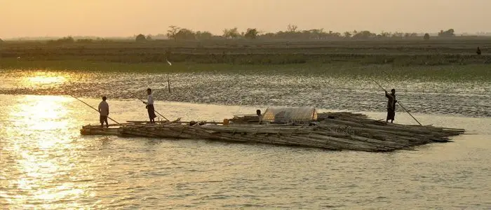 “Deja pasar los troncos que flotan en el río”